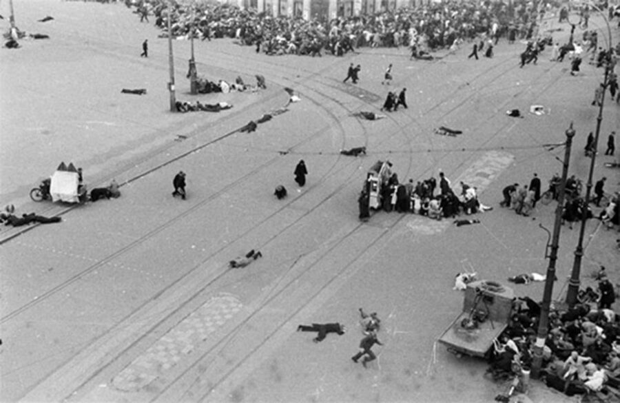 Amsterdam: Anna Frank and World War II History Walking Tour - What You Can Expect During the Tour