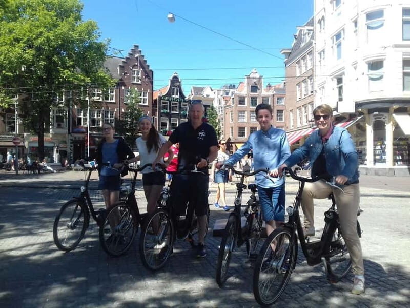 Amsterdam bike tour with a French-speaking guide local! - FAQs