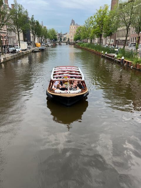 Amsterdam: Boat Tour with Optional Unlimited Drinks - The Itinerary and Sights: What to Expect