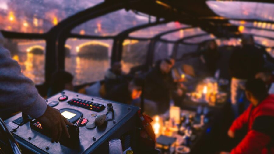 Amsterdam: Canal Booze Cruise with Unlimited Drinks Option - Exploring the Canal Booze Cruise in Detail