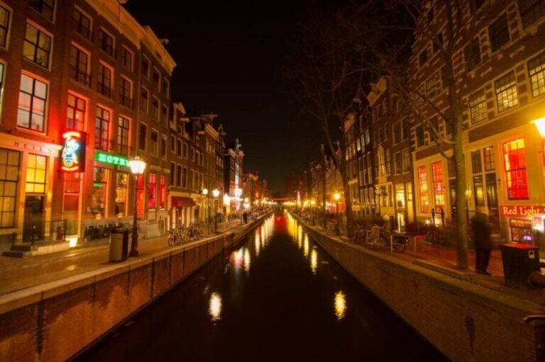 Amsterdam: Exclusive Red Light District Tour and Drink - A Deep Dive into the Amsterdam Red Light District Tour