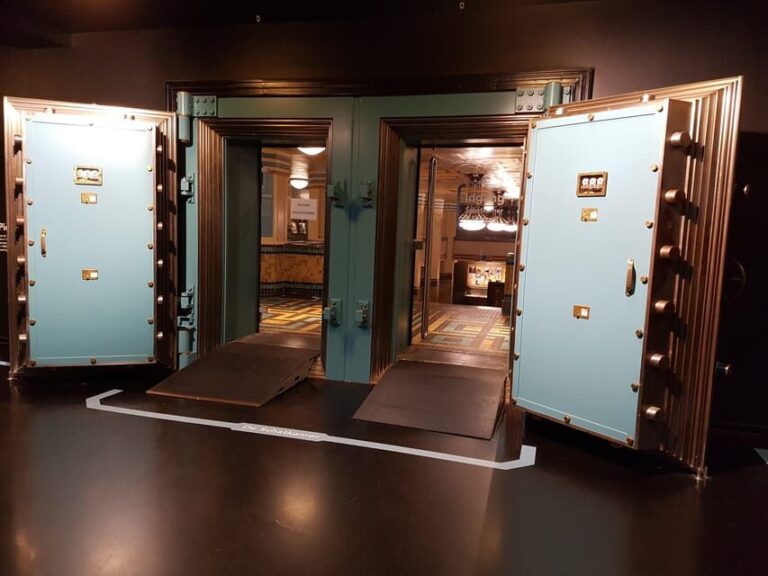 Amsterdam: Financial History Tour - Authentic Experiences and Authentic Insights