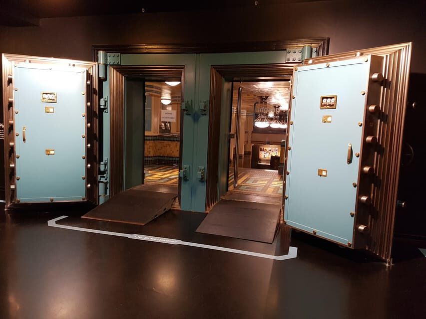 Amsterdam: Financial History Tour - Authentic Experiences and Authentic Insights