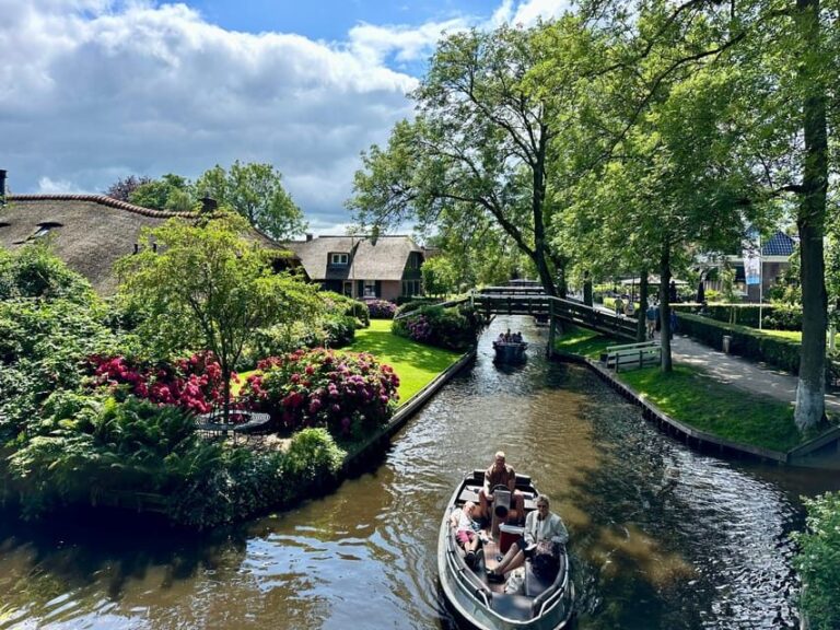Amsterdam: Giethoorn Day Trip, Boat Tour, and Walking Tour - The Itinerary in Detail