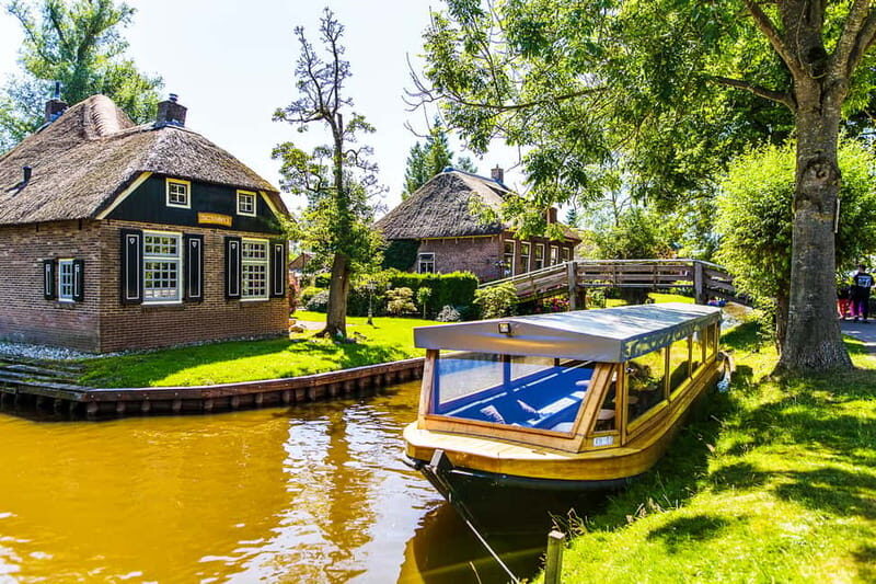Amsterdam: Giethoorn Tour with Boat Ride & Afsluitdijk Visit - The Sum Up