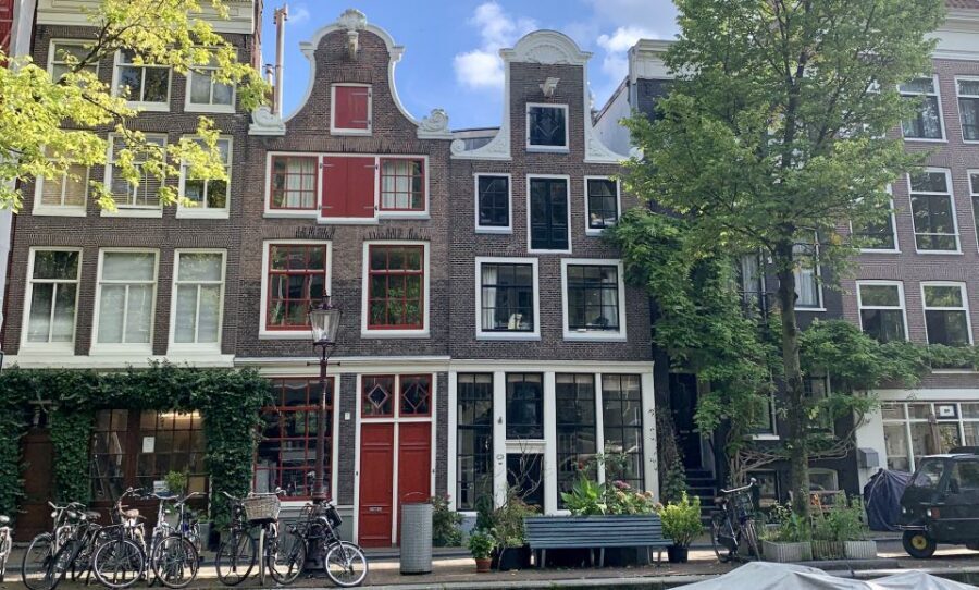Amsterdam: Inner City Bike Tour German or English (Private) - Analyzing the Value and Practicalities