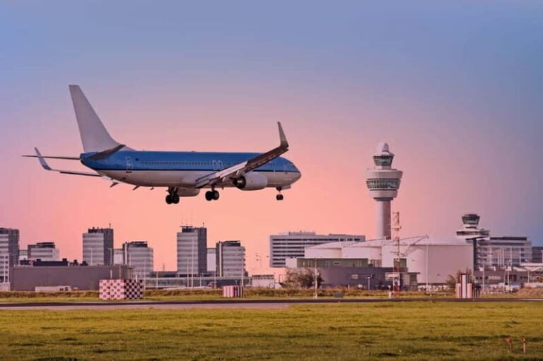 Amsterdam: Layover Flight Private Guided Tour (3h, 4h or 5h) - Who Should Consider This Tour?