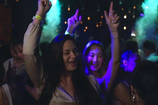 Amsterdam Nightlife Ticket & Bottle of Champagne - Who Should Consider This Tour?