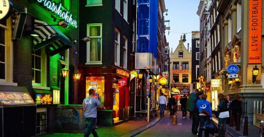 Amsterdam: Private Red Light District and Food Tour - Deep Dive: The Itinerary Breakdown
