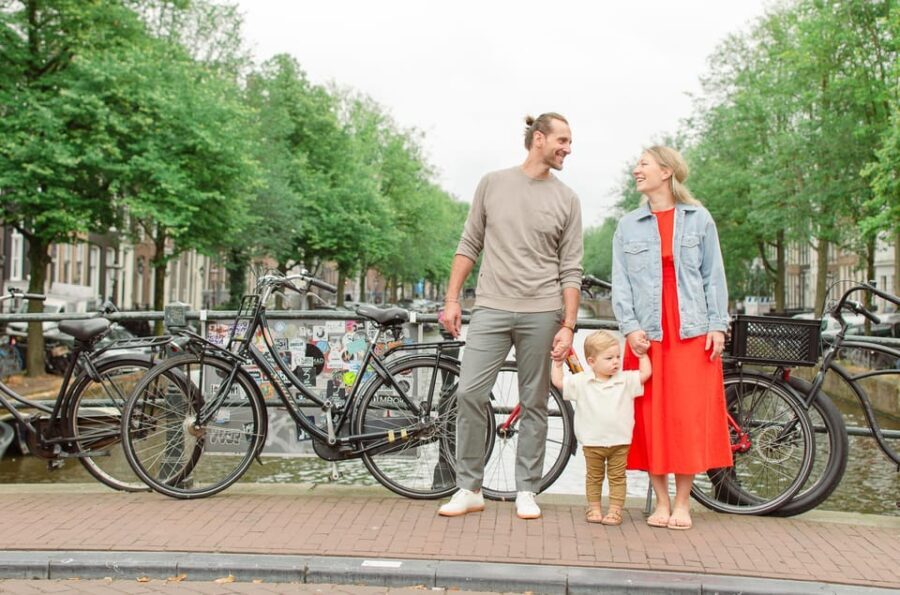 Amsterdam: Professional Photoshoot with 20 Images - What Travelers Say