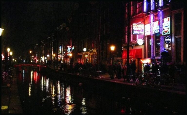 Amsterdam Red Light District and Old Town Walking Tour - The Value of the Experience