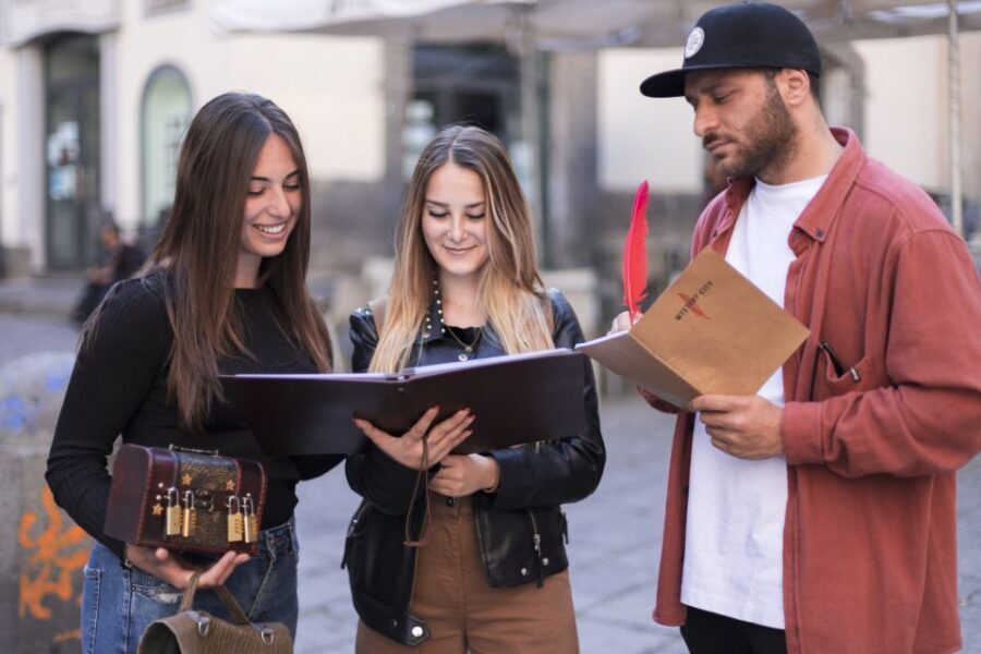 Amsterdam: Treasure Hunt Walking Tour "A Secret Sender" - A Tour That Balances Fun, Education, and Flexibility