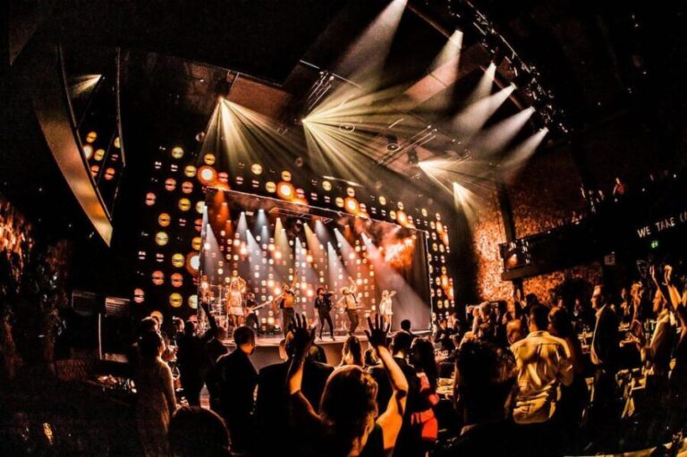 Amsterdam: VEGAS Dinner Show with 3-Course Sharing Menu - Who Will Love This Experience?