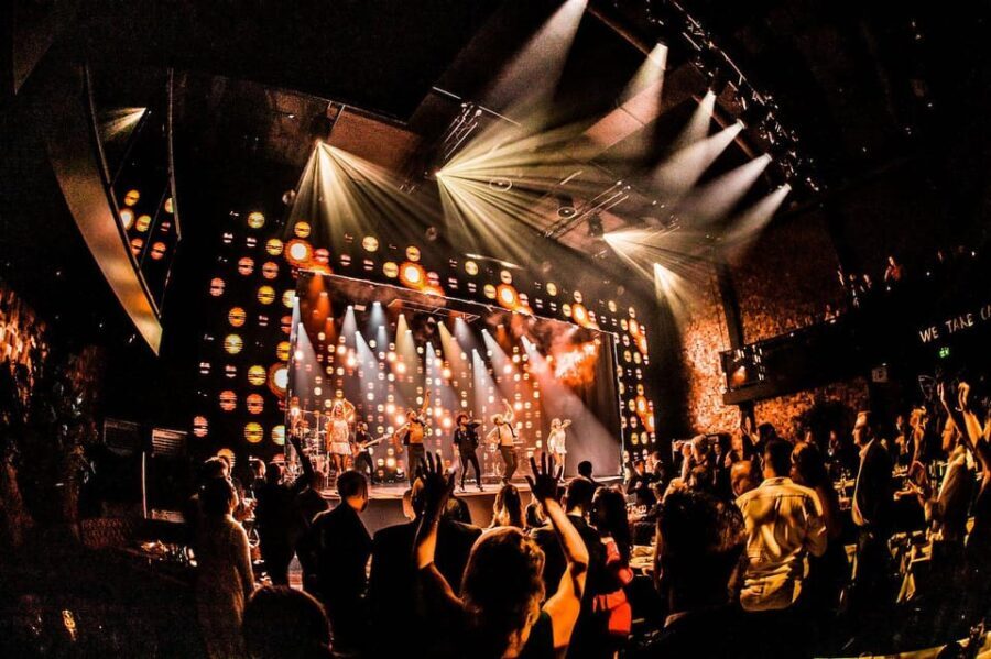 Amsterdam: VEGAS Dinner Show with 3-Course Sharing Menu - Who Will Love This Experience?