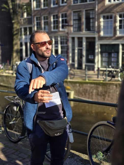 Amsterdams Hidden Facts: 750 Years of Secrets  by Adonis - FAQs