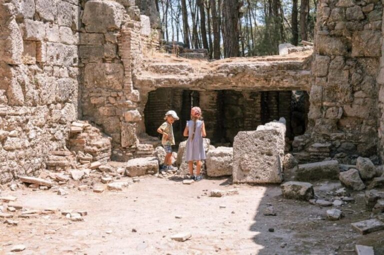 Ankaras Bronze Age Tour: Hattusas, Yazilikaya & Alacahöyük - Who is This Tour Best For?
