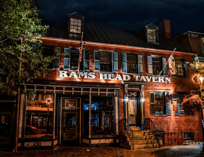 Annapolis Ghosts: Spirits & Spirits Haunted Pub Crawl - A Practical Look at the Haunted Annapolis Pub Crawl
