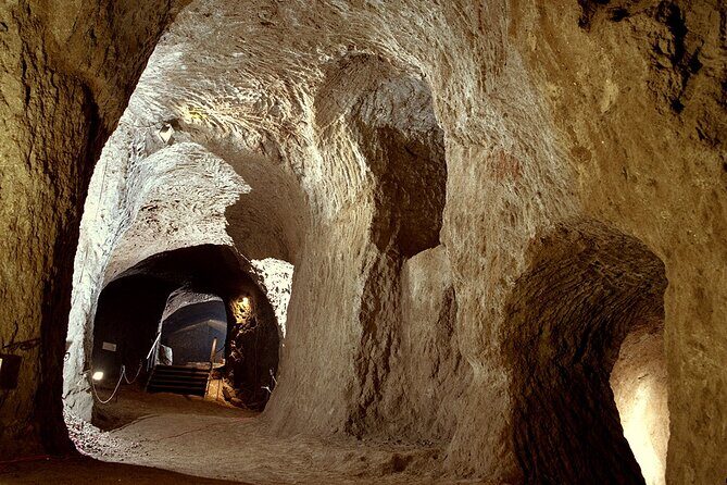 Aperitif in front of the Duomo and Orvieto Underground Caves tour - FAQs