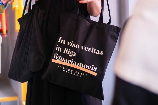 Aperitif on a bus tour around the city of Palermo - How the Experience Feels in Practice