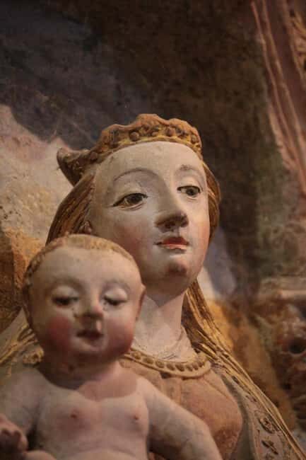 Artistic nativity scene in Vezzolano - Detailed Breakdown of the Tour