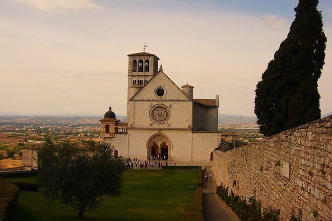 Assisi and Spello Full Day Private Walking Tour - What Makes This Tour Stand Out?