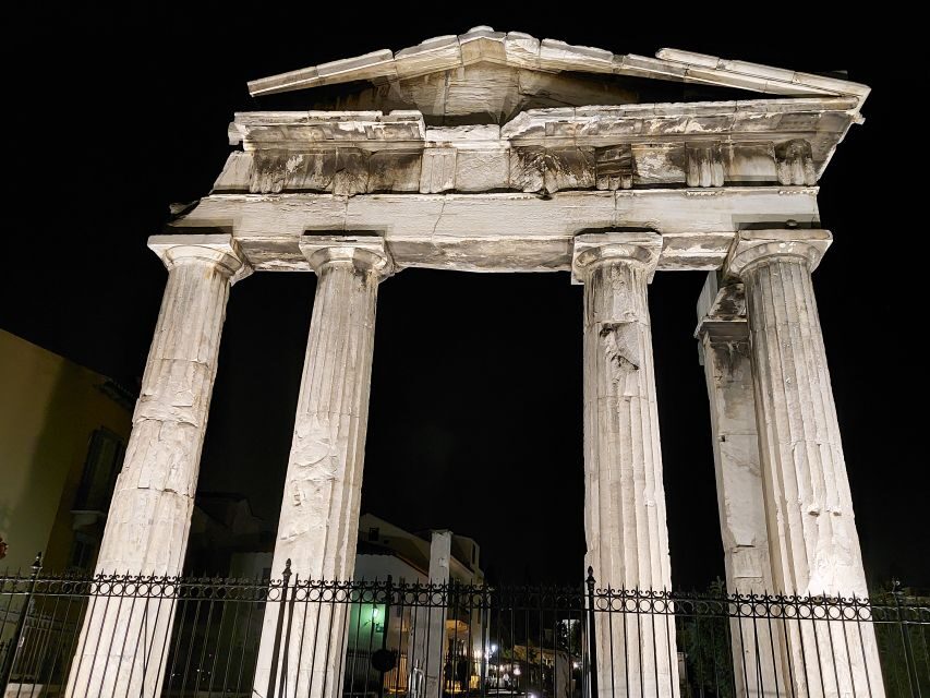 Athens: City Highlights Nighttime Walking Tour in Spanish - What It’s Like to Walk with a Knowledgeable Guide