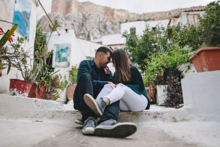 Athens: Professional photoshoot at Anafiotika Village - Why This Experience Is Worth Considering