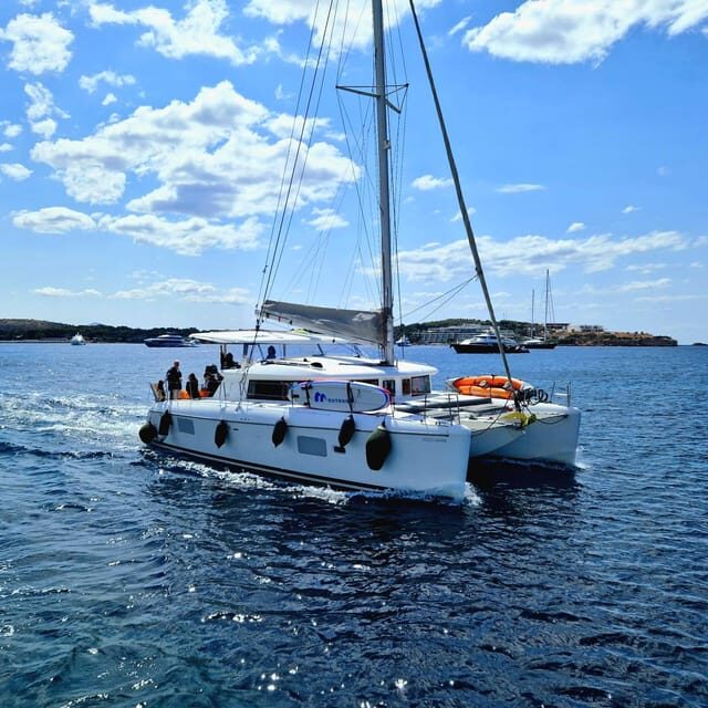Athens: Riviera Catamaran Tour with Fresh Meal and Drinks - What Makes This Tour Stand Out?