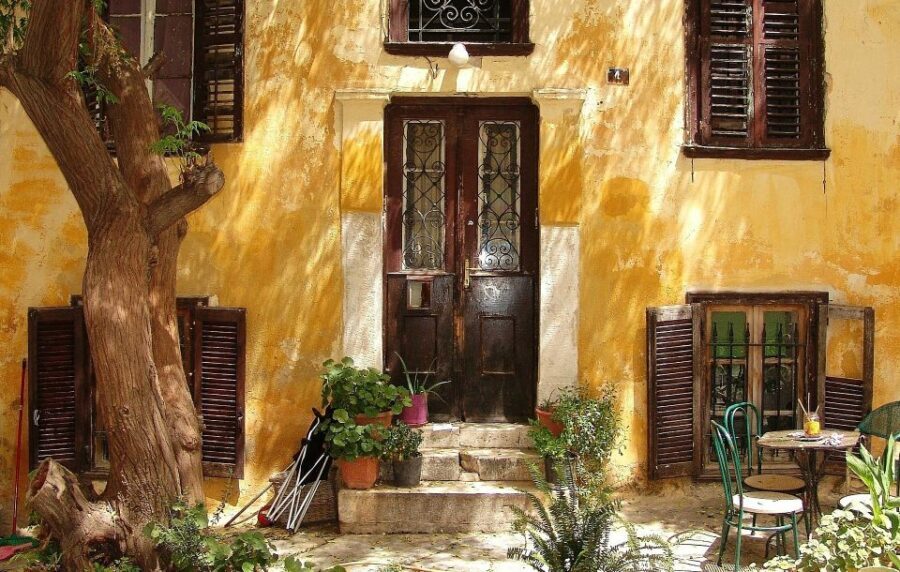 Athens:Acropolis - Historical Center Walking Tour in Spanish - Walking Through the Old Town: The Plaka