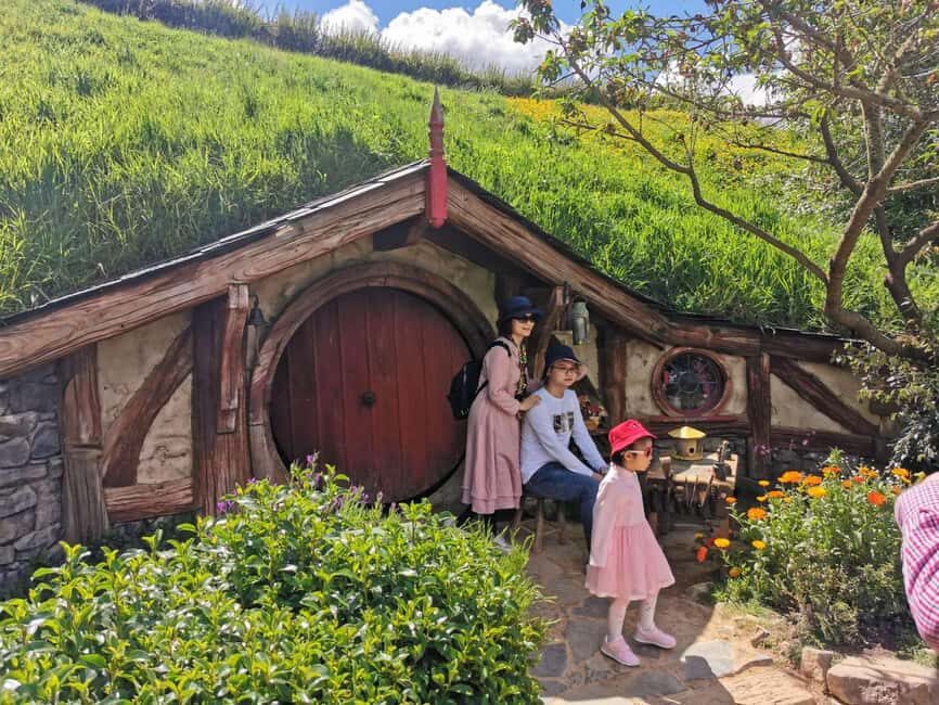 Auckland Day Trip: Explore Hobbitons Magic & Vintage Cars - A Close Look at the Auckland Day Trip