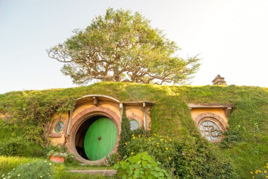 Auckland: Hobbiton Movie Set Tour with Lunch - Exploring Hobbiton: An Authentic Film Set Experience