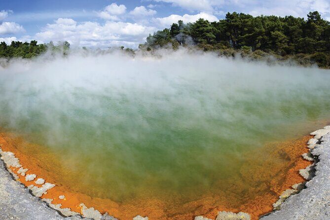 Auckland: Rotorua Tour with Waiotapu, Te Puia and Maori Haka - Rotorua’s Charm and Cultural Heart