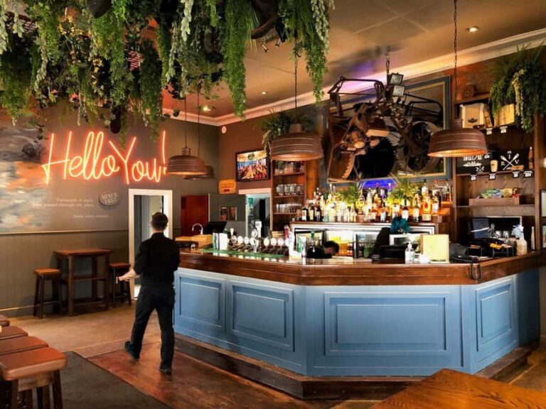 Auckland: Scenic Boat Cruise to the Riverhead Tavern - Key Points