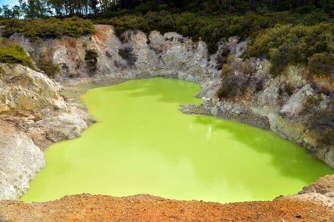 Auckland: Wai-O-Tapu, Polynesian Spa & Maori Haka Day Tour