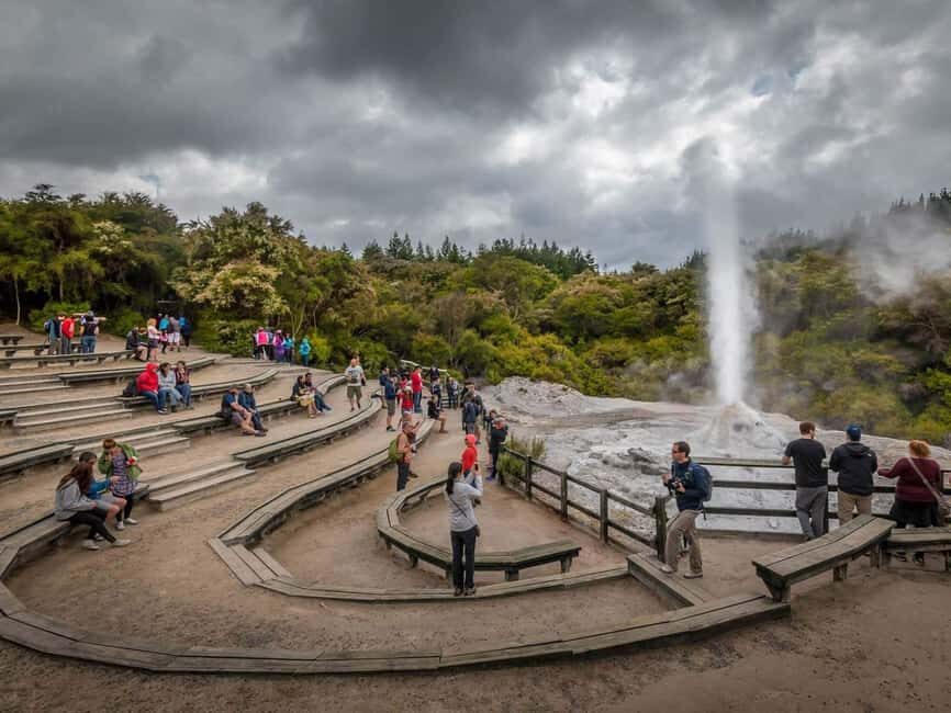 Auckland: Wai-O-Tapu, Polynesian Spa & Maori Haka - Witnessing Lady Knox Geyser Eruption