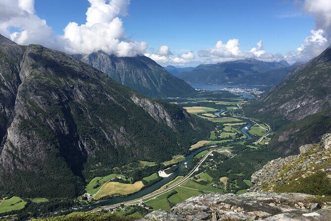 Audio-Guide Bus Tour at Scenic Routes of Åndalsnes to Trollstigen - Who Should Take This Tour?
