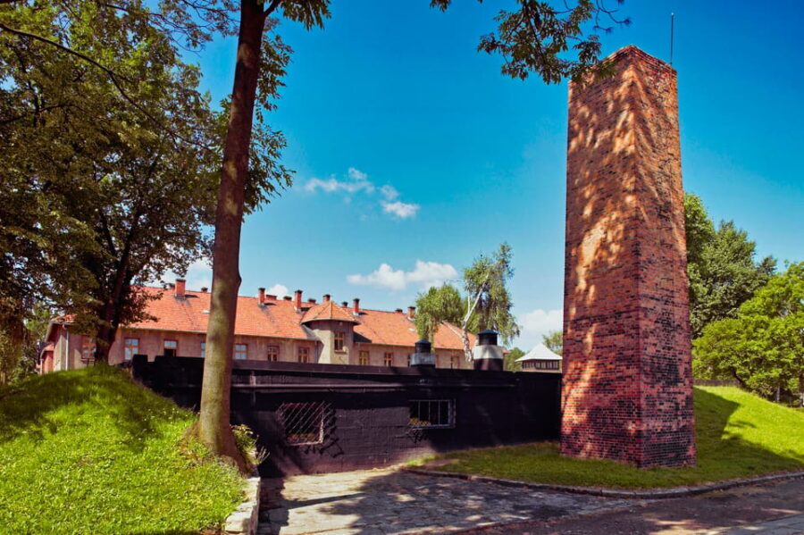 Auschwitz-Birkenau: Guided Tour with Fast Track Ticket - The Sum Up