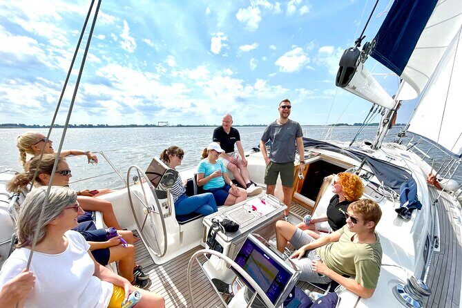 Authentic Sailingtrip "Beyond the Borders of the Port of Hamburg" - FAQs