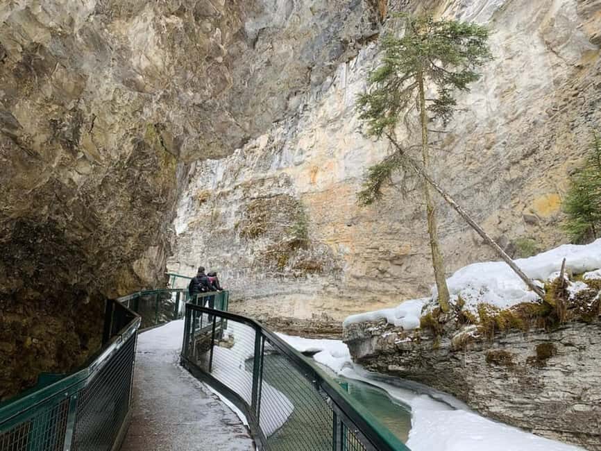Banff : Lake Louise, Moraine, Emerald & Johnston Canyon tour - A Deep Dive into the Experience