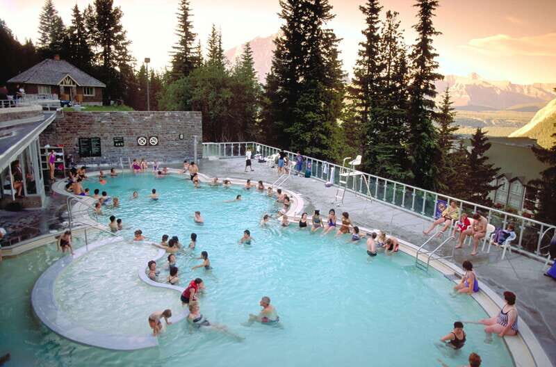 Banff National Park: Lake Louise & Upper Hot Springs Tour