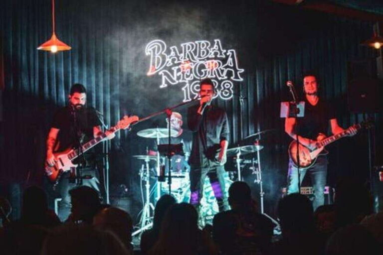 Barba Negra: Live Rock Music Show - A Detailed Look at the Experience