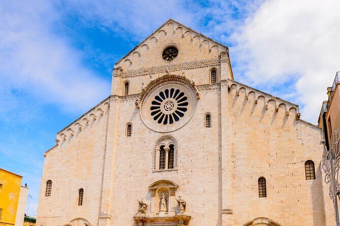 Bari Scavenger Hunt and Highlights Self-Guided Tour - Detailed Breakdown of the Itinerary