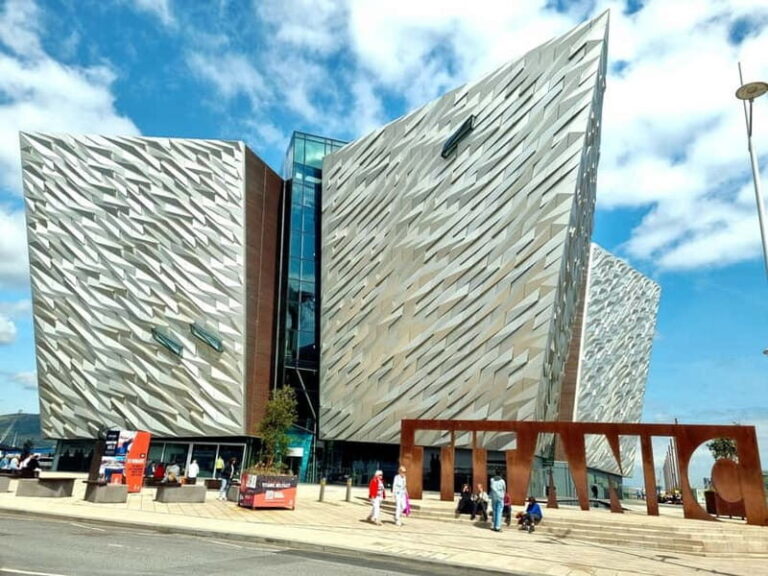 Belfast Walking Tour with a Local  History & Craic - A Deep Dive into the Experience