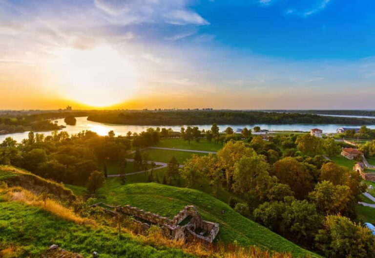 Belgrade: Shared Group or Private Guided Walking Tour - Who Should Take This Tour?