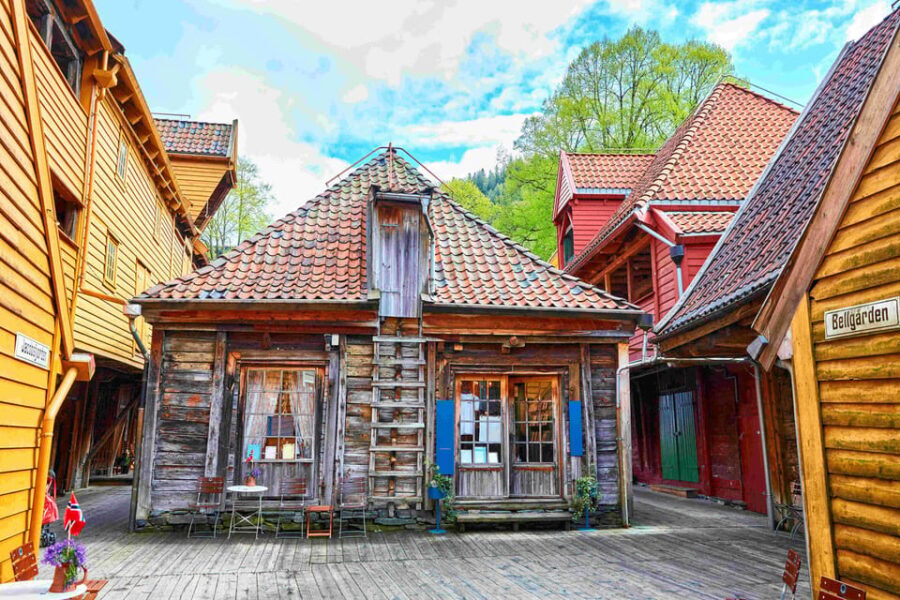 Bergen: Sightseeing Walking Tour with Ferry Ride - Authentic Experiences and Practical Details