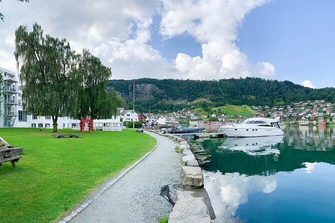 Bergen to Hardangerfjord VIP car + private yacht Fjord cruise - FAQ