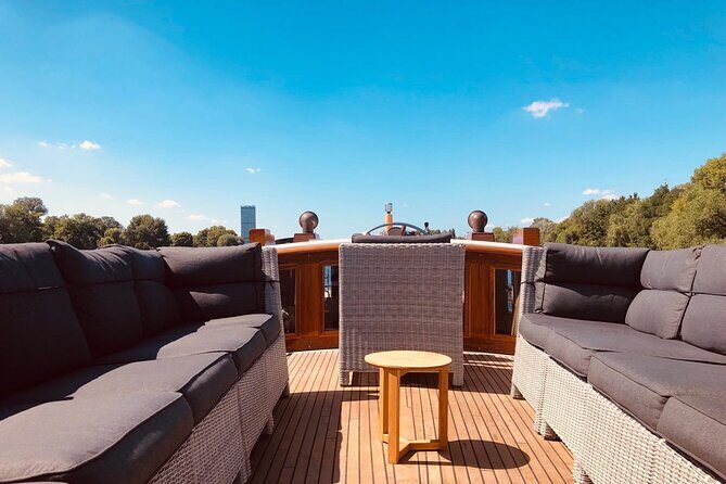 Berlin Boot Sightseeing Tour on Electric Private Yacht - FAQs