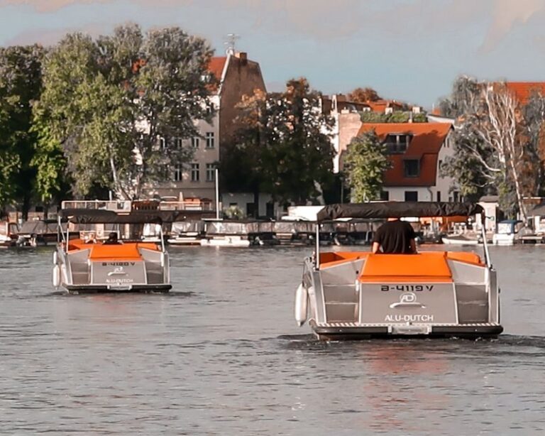 Berlin: Electric Boat Rental for self-driving 2 hrs - The Sum Up