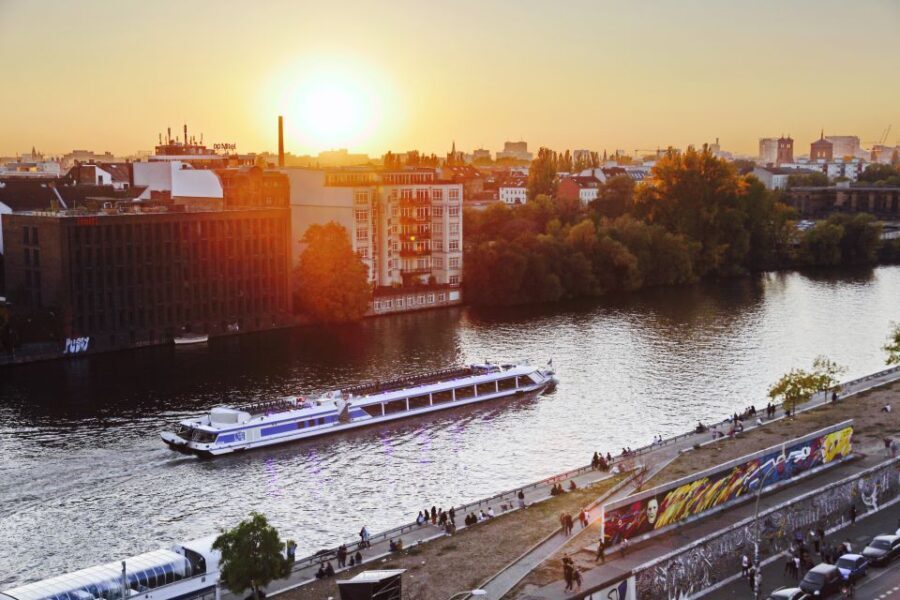 Berlin: Evening City Sightseeing Cruise - Experience the Sights of Berlin from the Water