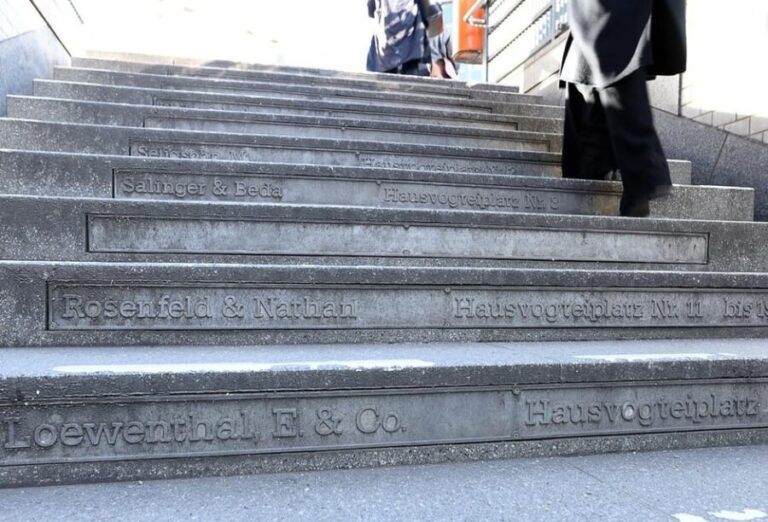 Berlin: Hidden gems around the Gendarmenmarkt - Guided walking tour - Why This Tour Works for You